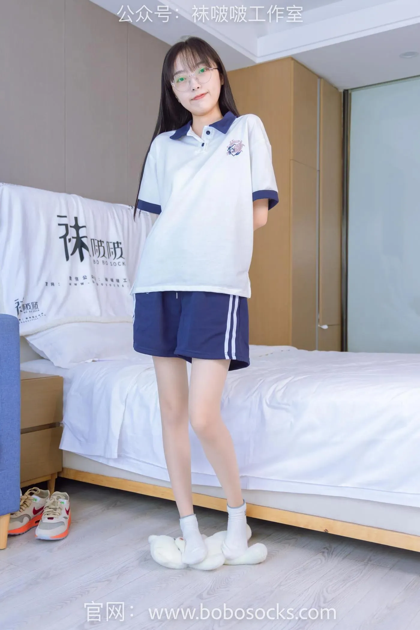 [BoBoSocks袜啵啵]NO.118 稚予-运动鞋、白棉袜、肉丝、踩小熊玩偶 [140P]插图1